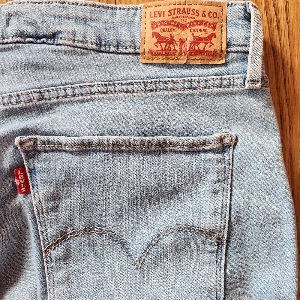 Levi's 725 High Rise Bootcut Jean - Picture 4 of 6